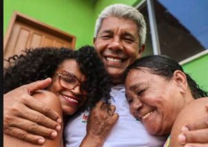 Leia mais sobre o artigo Jerônimo Rodrigues destaca papel das mulheres em artigo