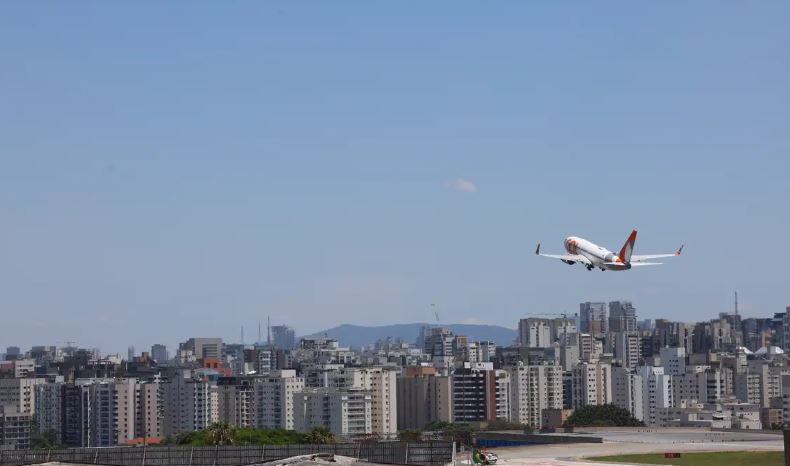 Petrobras anuncia que vai parcelar reajuste do querosene de aviação