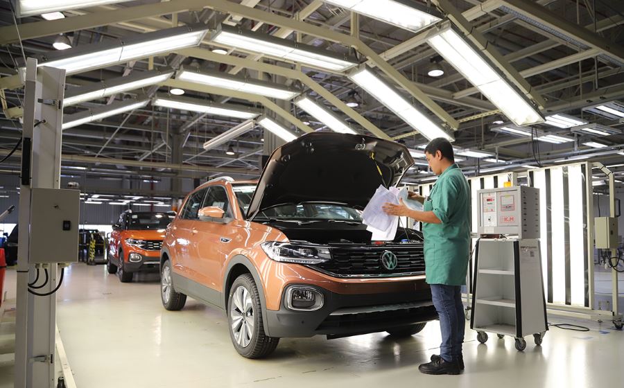 Indústria nacional avança 0,9% em fevereiro, segunda taxa positiva consecutiva