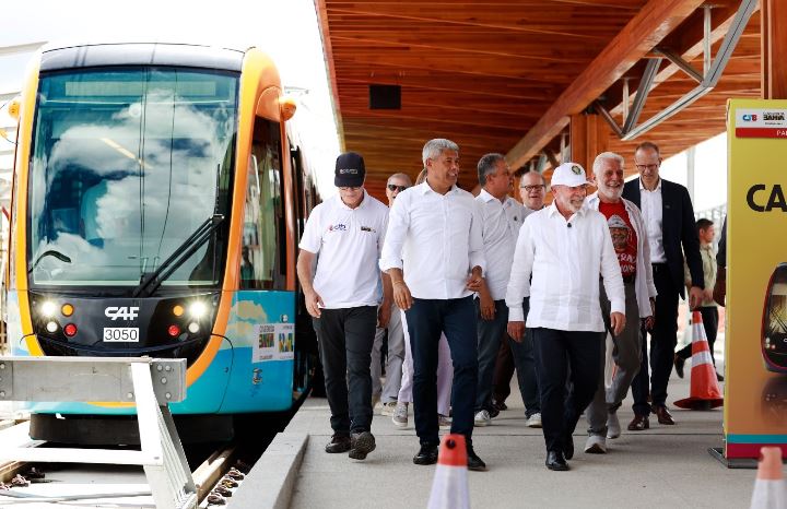Ao lado de Lula, Jerônimo autoriza nova etapa do VLT e avanço do metrô em Salvador