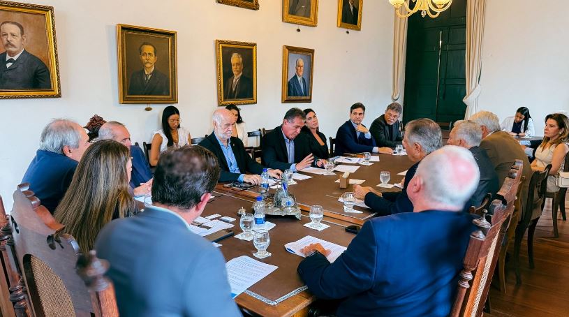 ACB recebe relator da PEC da escala 6×1 e reforça defesa de diálogo com setor produtivo