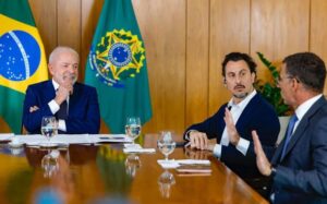 Leia mais sobre o artigo “A democracia tem um valor inestimável e significa garantir melhoria na qualidade de vida das pessoas”, diz Lula