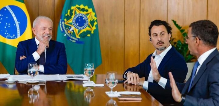 “A democracia tem um valor inestimável e significa garantir melhoria na qualidade de vida das pessoas”, diz Lula