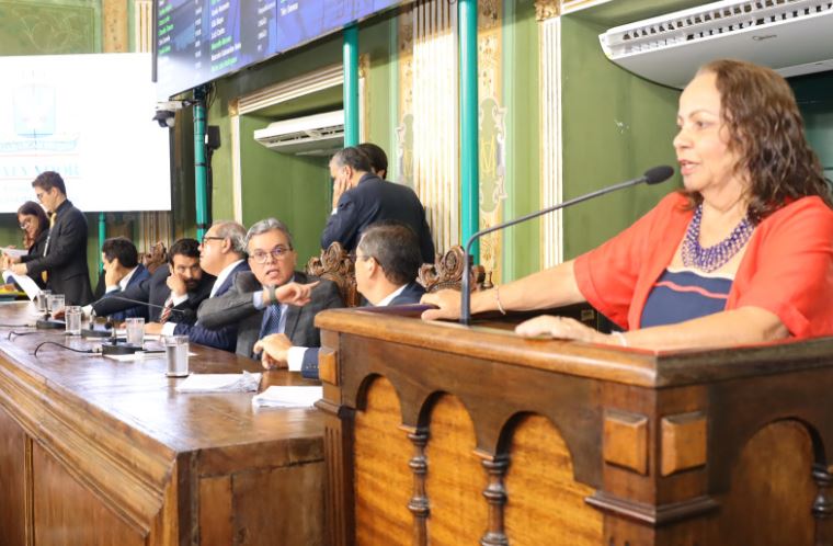 Aladilce cobra presença do titular da SMS na Câmara