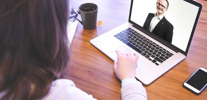 Catho reúne mais de 3 mil vagas para profissionais em início de carreira