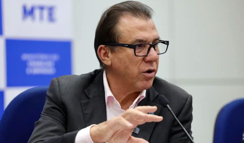 PECs da escala 6×1 não competem com proposta do governo, diz Marinho