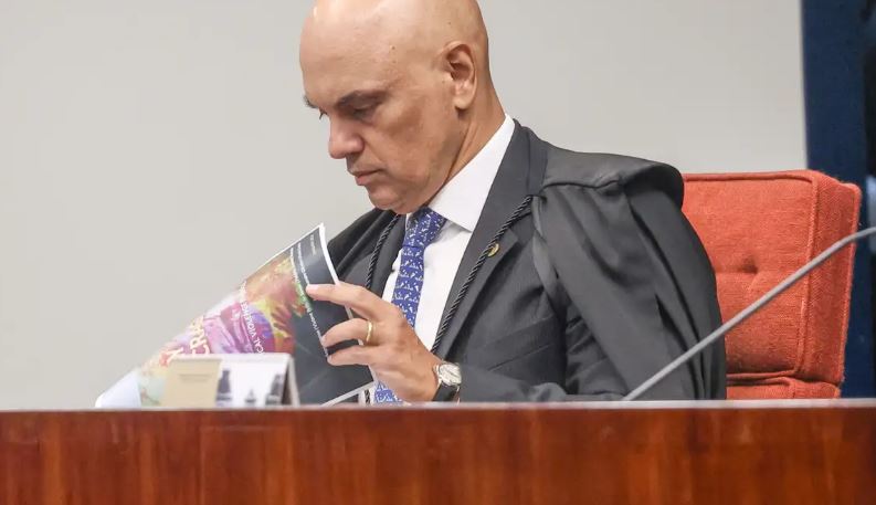 Moraes abre ação contra Flávio Bolsonaro por suposta calúnia a Lula