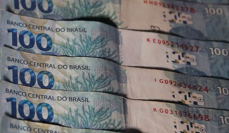 Governo propõe superávit primário de R$ 73 bilhões para 2027