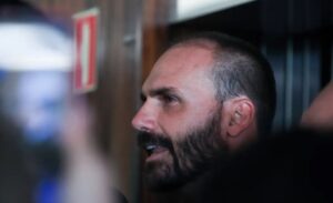 Leia mais sobre o artigo Moraes vota para condenar Eduardo Bolsonaro por difamação