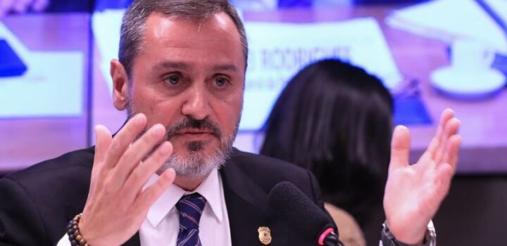 Polícia Federal retira credenciais de agente de imigração dos EUA