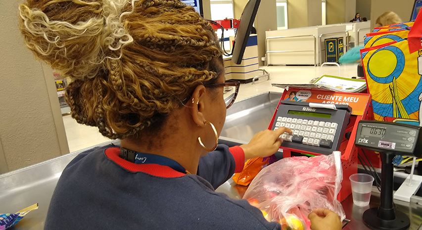 No trimestre encerrado em março, desocupação sobe para 6,1%