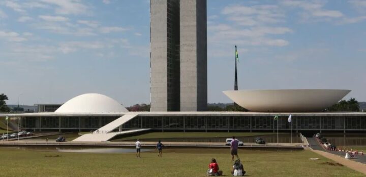 Alcolumbre fatia votação do PL da Dosimetria; governo denuncia manobra