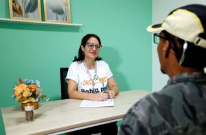 Leia mais sobre o artigo Programa Bahia pela Paz atua em comunidades e amplia trajetórias de jovens baianos: ‘enxerga a juventude preta e periférica’