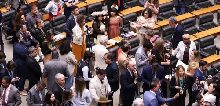 Câmara vota para derrubar veto ao PL da Dosimetria; falta o Senado