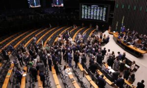 Leia mais sobre o artigo Congresso derruba veto ao PL da Dosimetria e beneficia condenados pelo 8 de janeiro