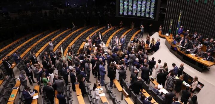 Congresso derruba veto ao PL da Dosimetria e beneficia condenados pelo 8 de janeiro