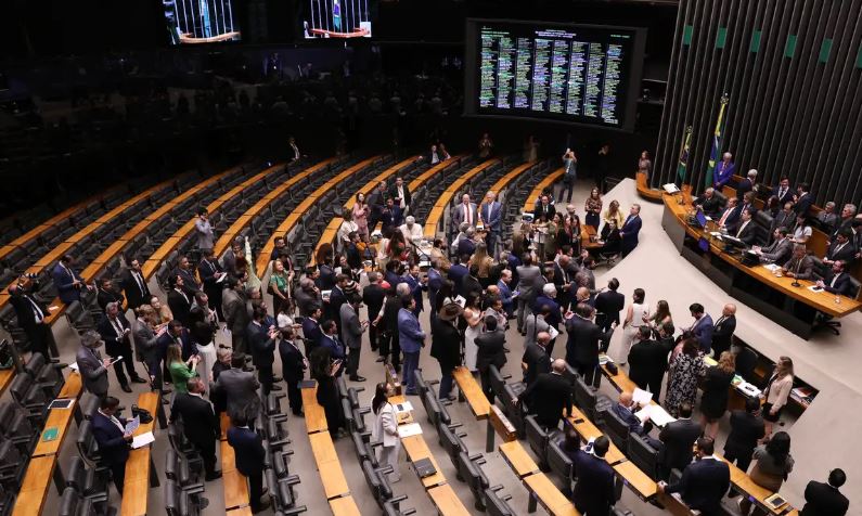 Congresso derruba veto ao PL da Dosimetria e beneficia condenados pelo 8 de janeiro