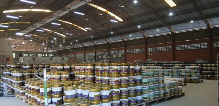 Alta do petróleo e instabilidade global pressionam custos da indústria de tintas no Brasil