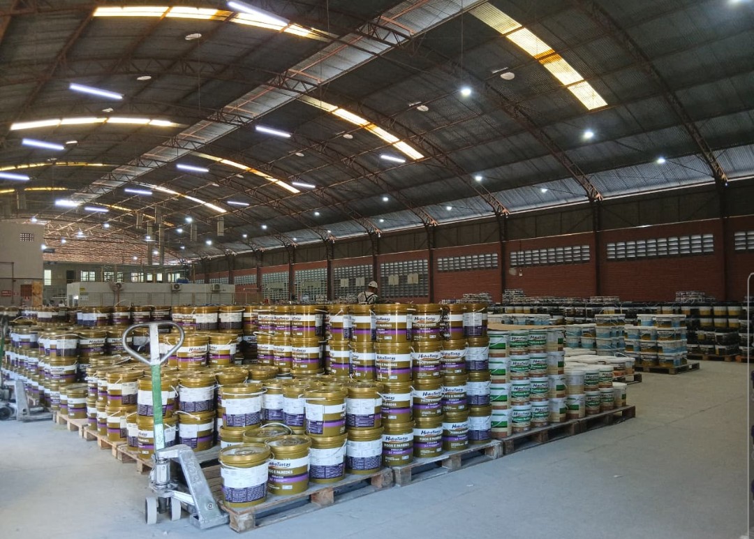 Alta do petróleo e instabilidade global pressionam custos da indústria de tintas no Brasil