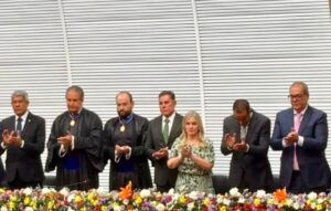 Leia mais sobre o artigo Carlos Muniz participa da posse de Maurício Kertzman como presidente do TRE