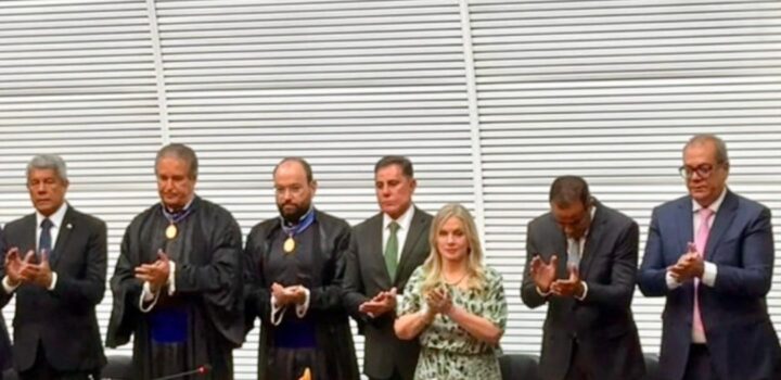 Carlos Muniz participa da posse de Maurício Kertzman como presidente do TRE