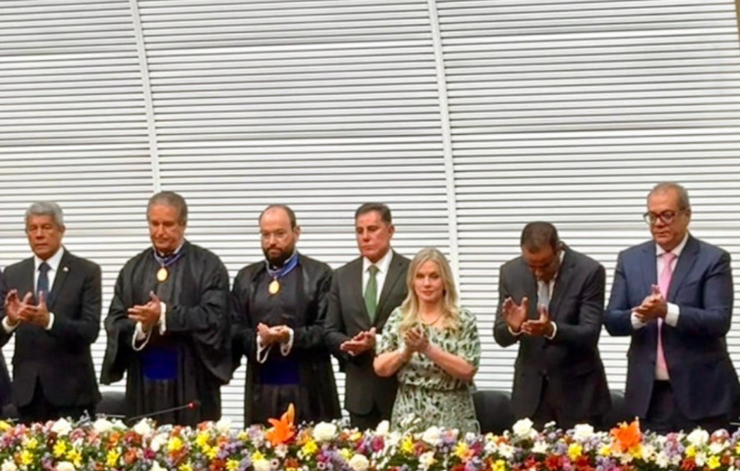 Carlos Muniz participa da posse de Maurício Kertzman como presidente do TRE