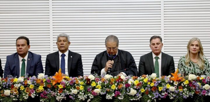 Governador destaca papel da Justiça Eleitoral durante posse da nova presidência do TRE-BA