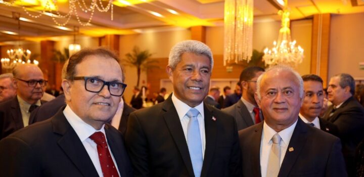 Com presença de Jerônimo Rodrigues, Fieb oficializa nova diretoria até 2030