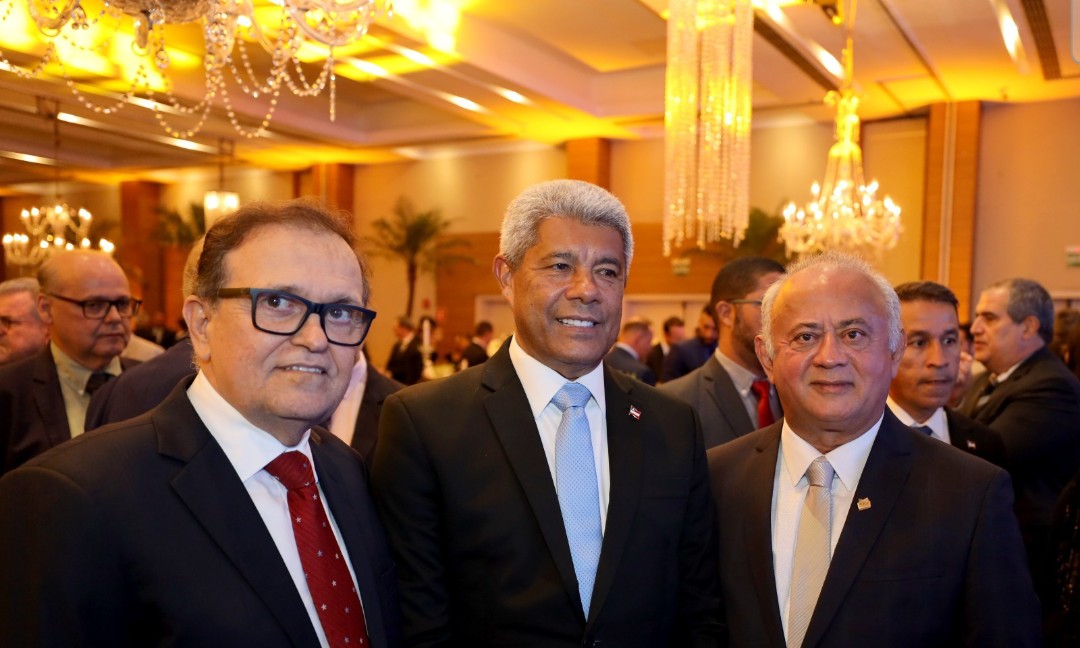 Com presença de Jerônimo Rodrigues, Fieb oficializa nova diretoria até 2030