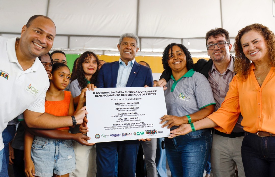 Governo entrega unidade de beneficiamento de frutas e autoriza pavimentação de estrada em Gongogi