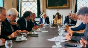 Leia mais sobre o artigo Empresariado amplia debate sobre jornada de trabalho em encontro com deputados líderes na Câmara