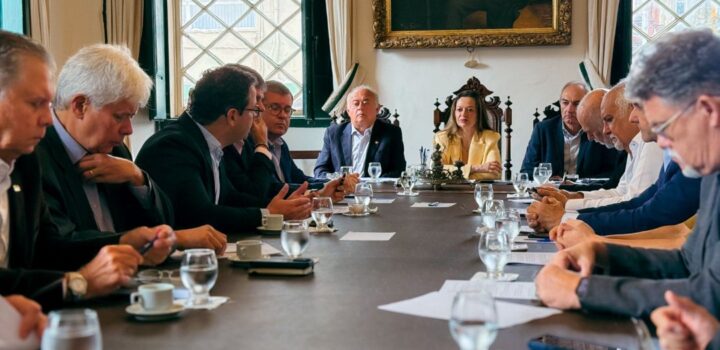 Empresariado amplia debate sobre jornada de trabalho em encontro com deputados líderes na Câmara