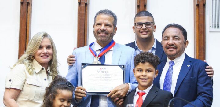 Presidente da ALBA elogia trabalho modernizador do ex-secretário Edelvino Góes na administração pública