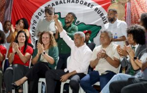 Leia mais sobre o artigo Jerônimo dialoga com lideranças do MST e trata de demandas para fortalecer comunidades rurais