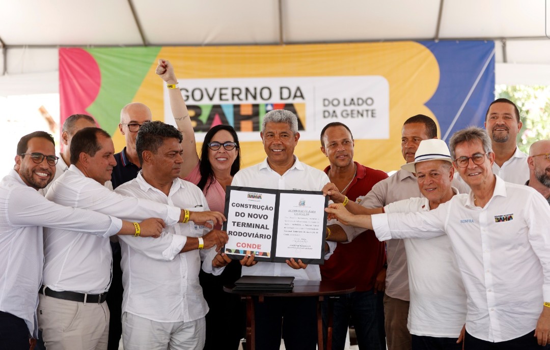 Governo entrega escola modernizada e anuncia pacote de obras em mobilidade e saúde para Conde