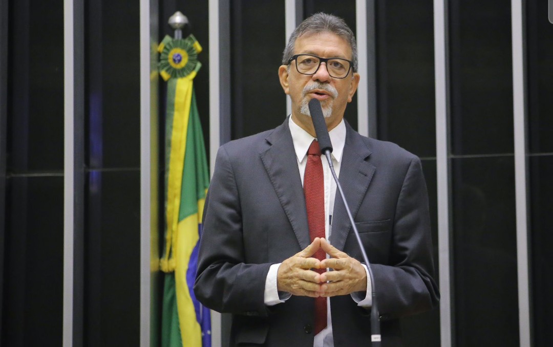 Afonso Florence se torna embaixador de campanha nacional pelo fim da escala 6×1