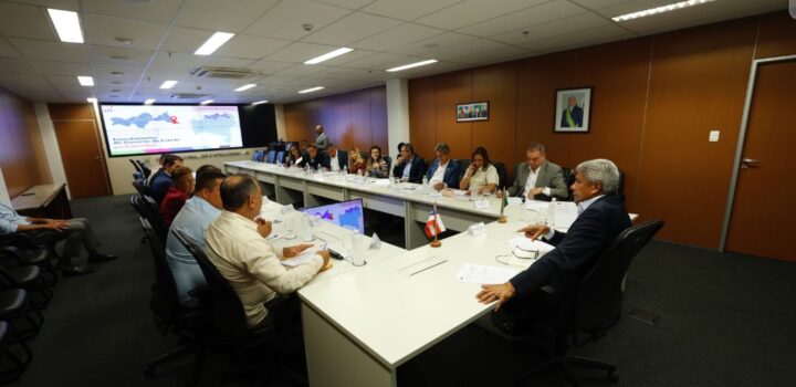 Governo entrega ambulância, veículo administrativo e equipamentos para fortalecer a saúde em Canudos