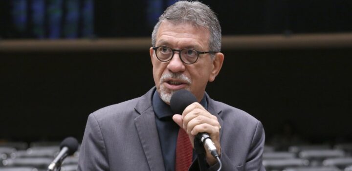 Afonso Florence denuncia situação de motoristas por aplicativo no aeroporto de Salvador e defende fim da escala 6×1