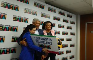 Leia mais sobre o artigo Governo se reúne com prefeita de Dário Meira e entrega veículos