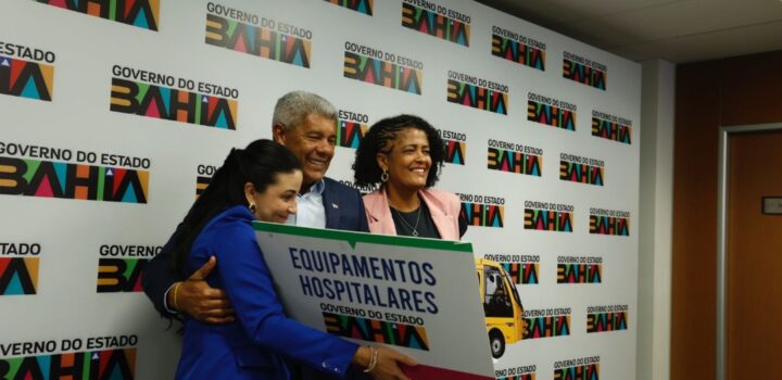 Governo se reúne com prefeita de Dário Meira e entrega veículos