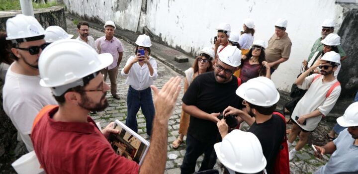 Caminhada guiada na Ladeira da Misericórdia debate memória urbana em Salvador