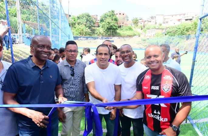Você está visualizando atualmente Prefeitura entrega arena esportiva com gramado sintético em Jaguaripe I e amplia opções de lazer em Cajazeiras