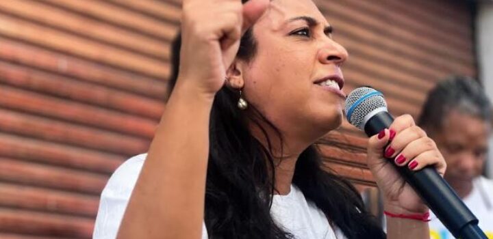 ”O que Flávio Bolsonaro fez por Salvador para receber o título de cidadão da cidade?”, questiona presidente do PT