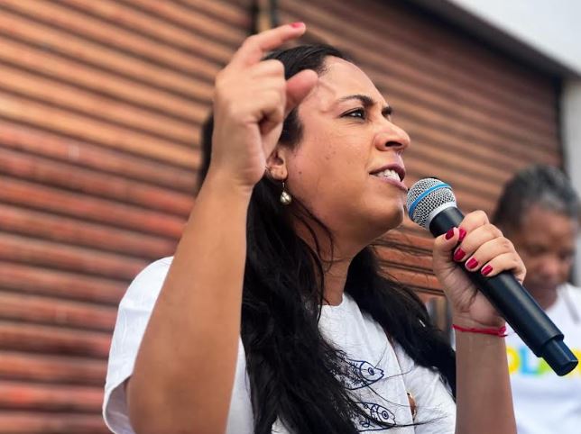 ”O que Flávio Bolsonaro fez por Salvador para receber o título de cidadão da cidade?”, questiona presidente do PT