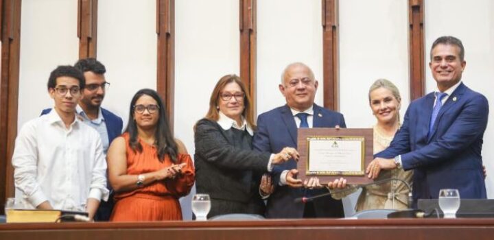 Ivana Bastos celebra trajetória do presidente da FIEB, em sessão de entrega do título de Cidadão Baiano