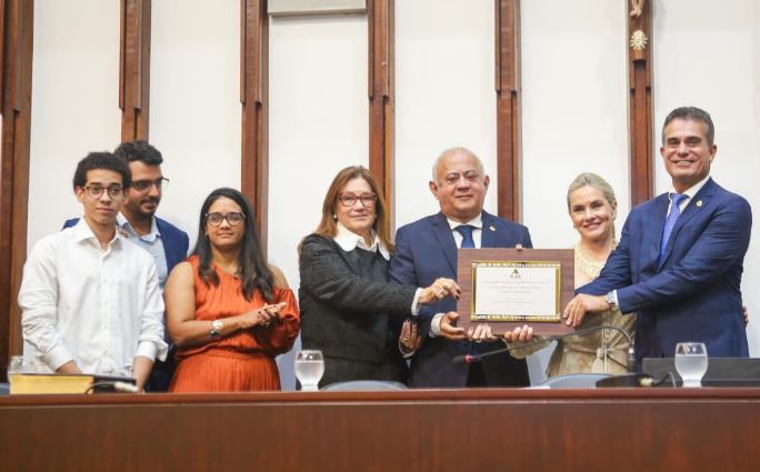 Ivana Bastos celebra trajetória do presidente da FIEB, em sessão de entrega do título de Cidadão Baiano