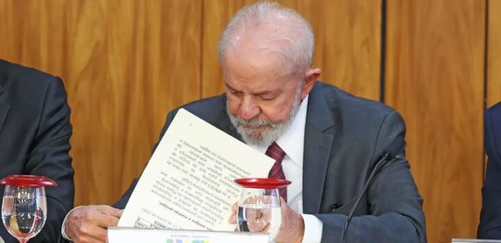 Lula veta lei que reconhece estágio como experiência profissional