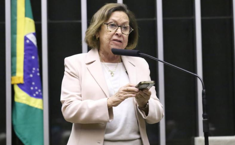 Você está visualizando atualmente Lídice da Mata destaca redução da desigualdade na gestão de Jerônimo e avanço da renda do trabalho na Bahia