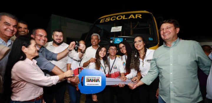 Governo do Estado entrega escola em tempo integral, obra viária e anuncia novos investimentos em Jaborandi