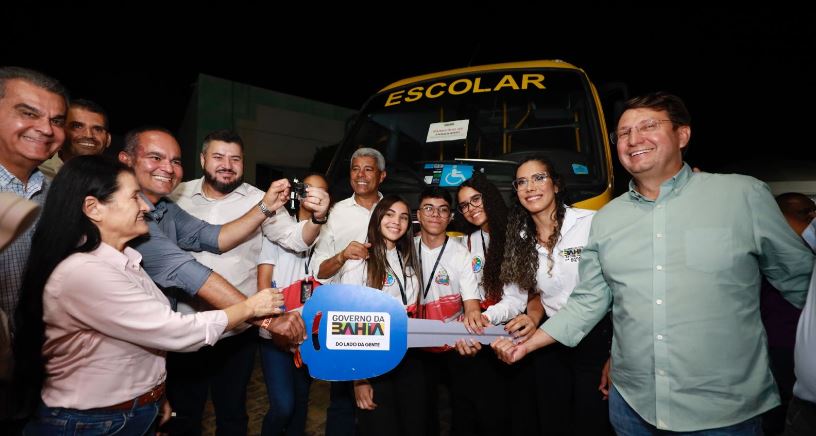 Você está visualizando atualmente Governo do Estado entrega escola em tempo integral, obra viária e anuncia novos investimentos em Jaborandi